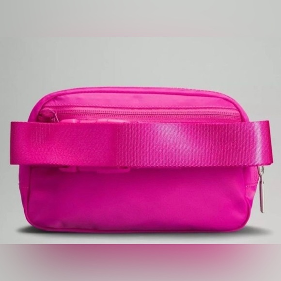 NWT Lululemon Everywhere Belt Bag Sonic Pink Color - Picture 2 of 9